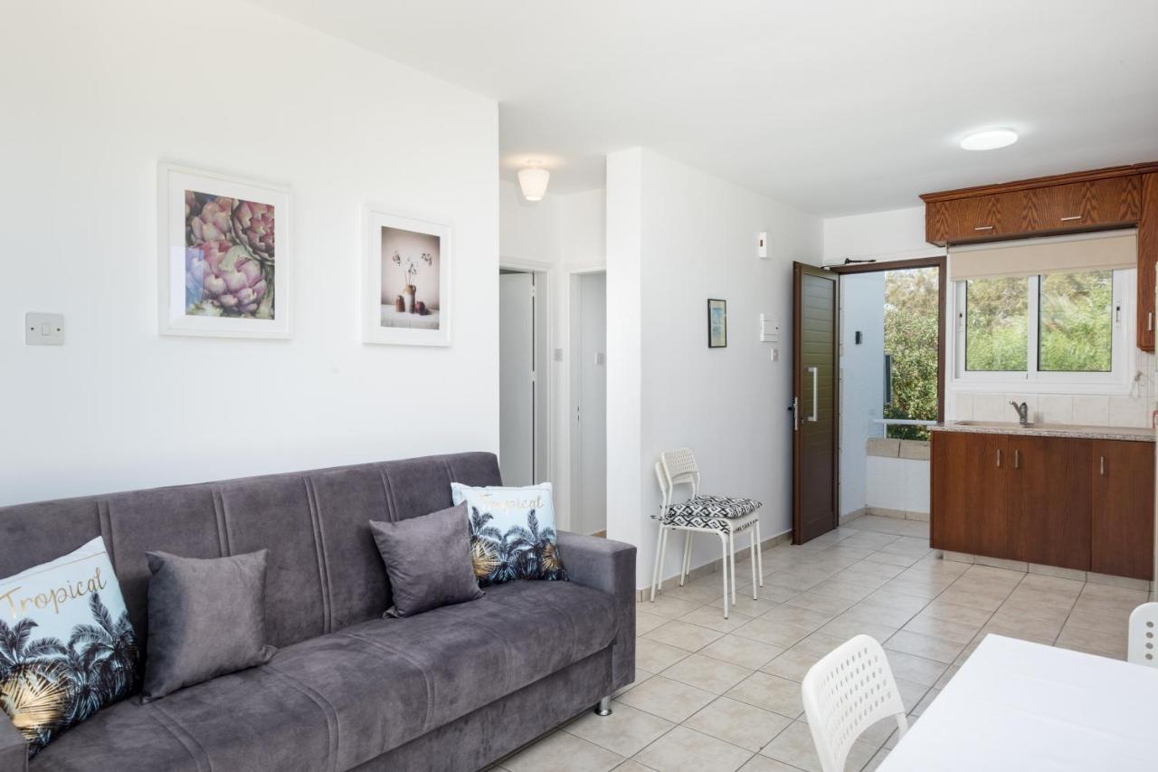 Oceanview Apartment ลาร์นาคา ภายนอก รูปภาพ